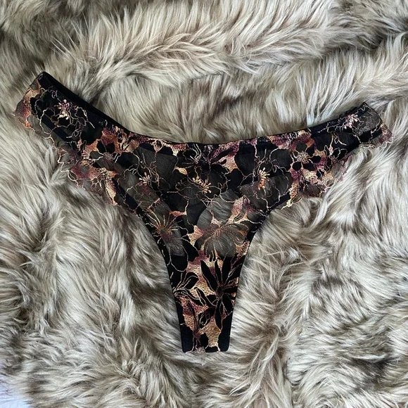 Victoria's Secret Lace Unlined Front Close Plunge Bra and Thong Panty Set - Picture 11 of 14